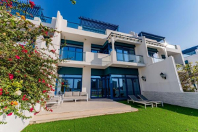 Private 5 bedroom beach villa
